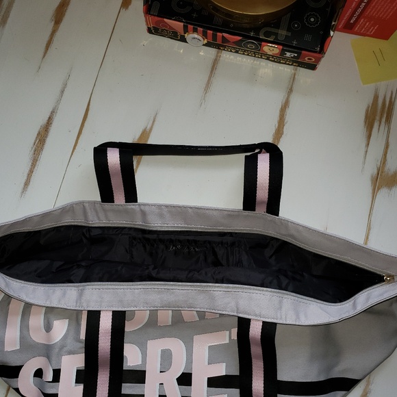 Authentic Victoria Secrets Tote Bag Brand New - Picture 3 of 6